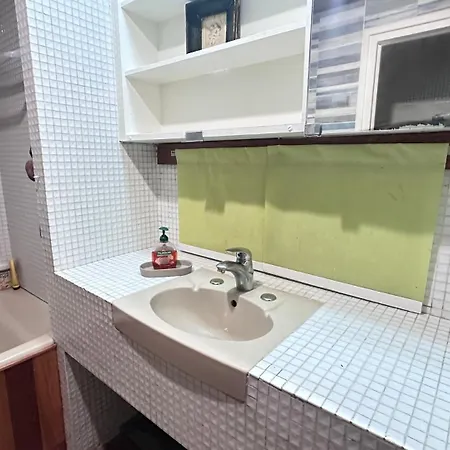 Near Champs-elysees, Facing Parc Monceau