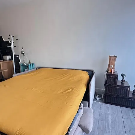 Near Champs-elysees, Facing Parc Monceau *