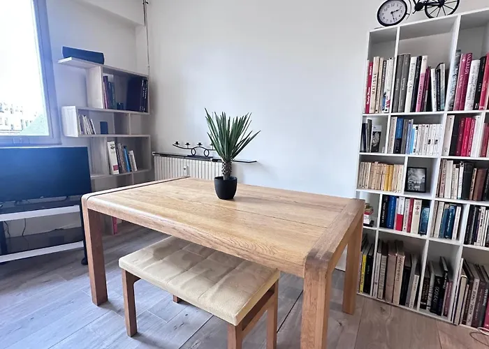 Near Champs-elysées, Facing Parc Monceau