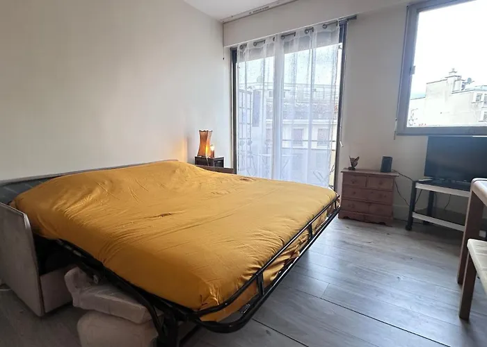 アパート Near Champs-elysees, Facing Parc Monceau