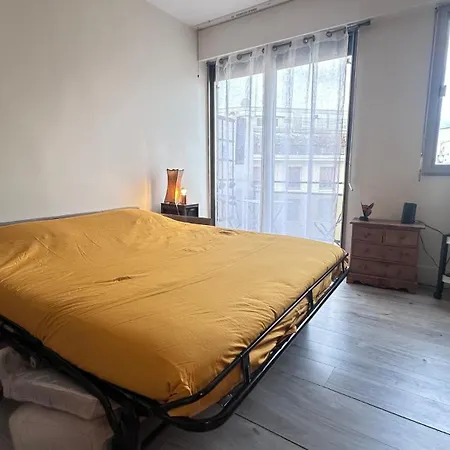 아파트 Near Champs-elysees, Facing Parc Monceau